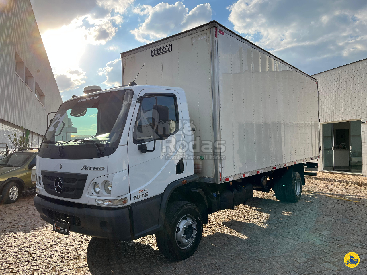 CAMINHAO MERCEDES-BENZ MB 1016 Baú Furgão 3/4 4x2 Onze Rodas Caminhões e Utilitários ITATIBA SÃO PAULO SP